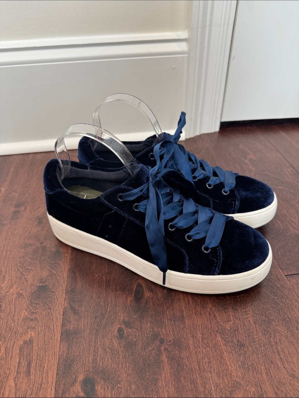 Steve Madden Bertie V Women’s Blue Velvet Velour Shoes, Ribbon Laces, size 11